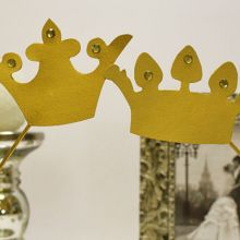Набор корон на деревянной палочке для фотосессии (2 шт)